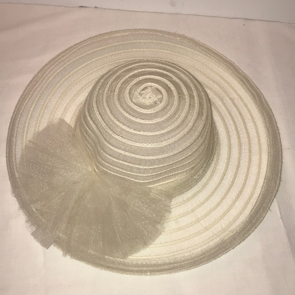 EUC off white tule and mesh see through hat